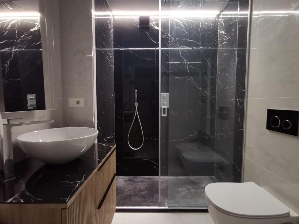 Jacuzzi Luxury Apartment In The Town Centre Turyn Zewnętrze zdjęcie